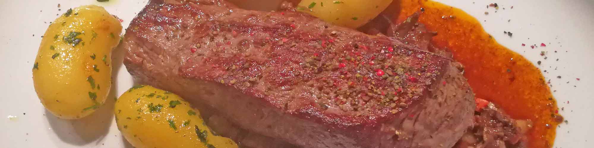 Gericht mit Kartoffeln und Fleisch